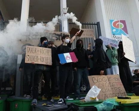 Recently Appointed French Prime Minister Under Mounting Scrutiny as Countrywide Strikes Paralyze Education and Transport